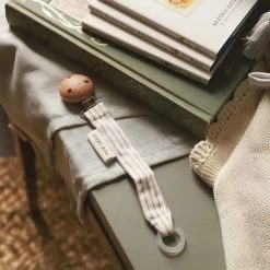 Avery Row Attache-suce Stripe -Enfant Périphériques Magasin avery row attache suce stripe 2