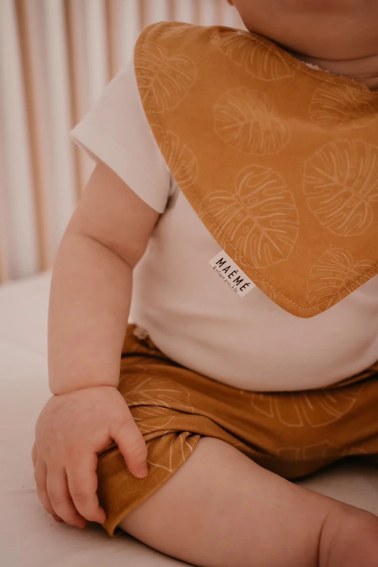 MAÉMÉ Bavoir Feuilles Ocre 4 MAÉMÉ Bavoir Feuilles Ocre – Image 2