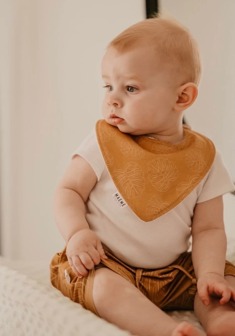 MAÉMÉ Bavoir Feuilles Ocre 3 MAÉMÉ Bavoir Feuilles Ocre