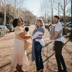 Mushie Écharpe De Portage Mustard -Enfant Périphériques Magasin mushie echarpe de portage mustard 2