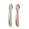 Mushie Ensemble De 2 Petites Cuillères En Silicone -Blush/Sand -Enfant Périphériques Magasin mushie ensemble de 2 petites cuilleres en silicone