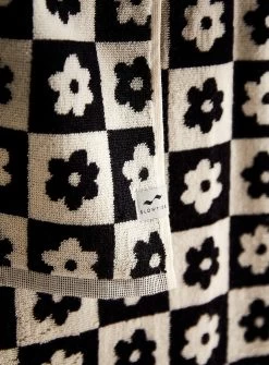 Slowtide Serviette De Bain - Gigi (Noire Et Crème) -Enfant Périphériques Magasin slowtide serviette de bain gigi noire et creme 1